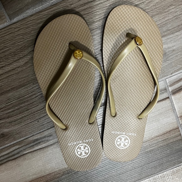 TORY BURCH MONOGRAM FLIP FLOPS - Picture 1 of 2